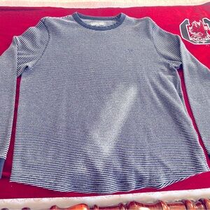 American Eagle long sleeve shirt. Size L. No rips or tears or pulls. Like new.